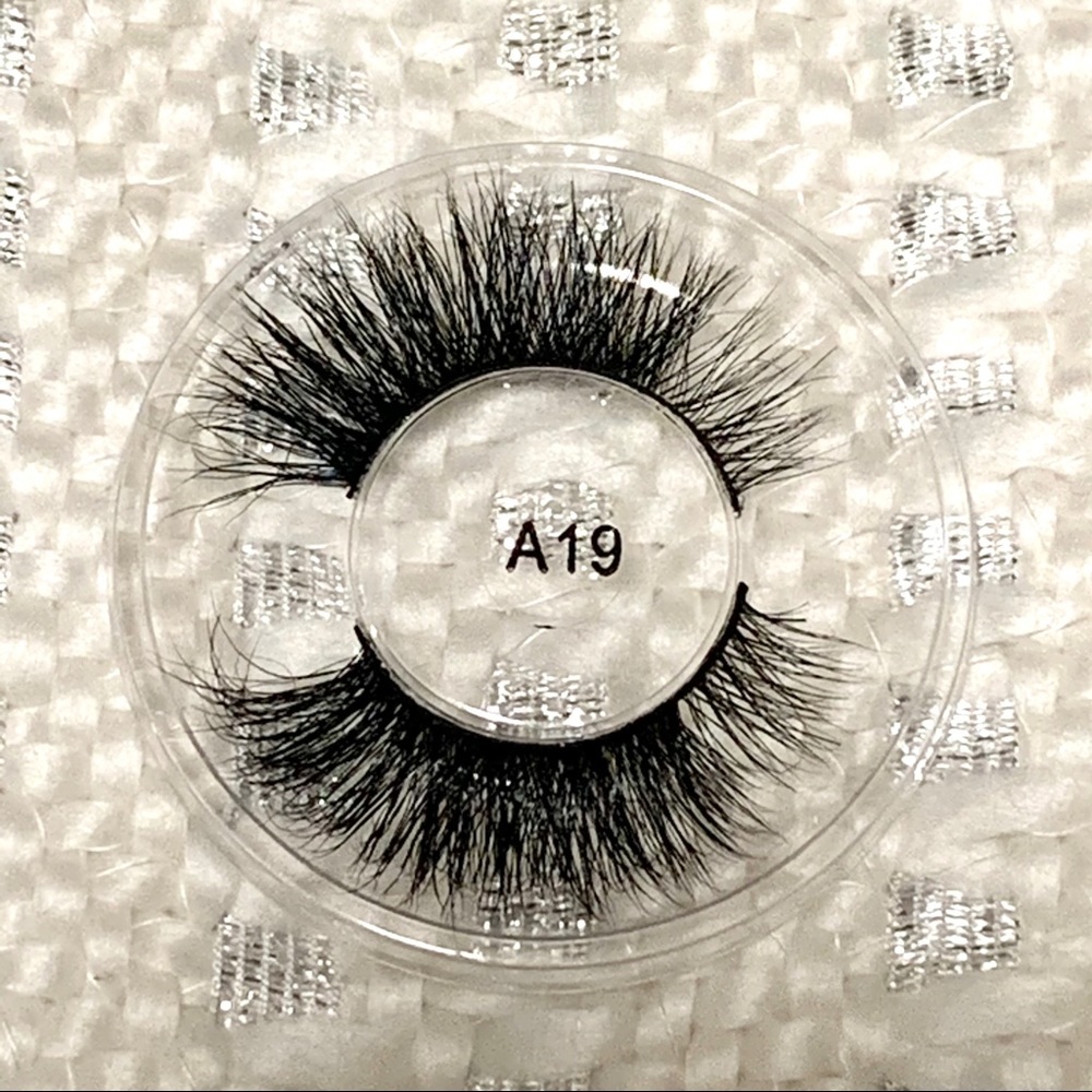 Lashes - Picture 2 of 3